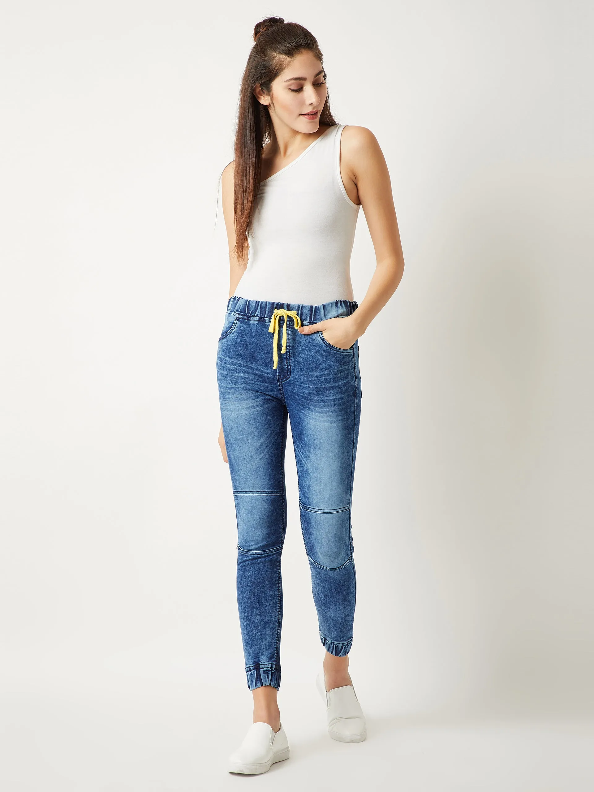 Women's Blue Relaxed Fit Mid Rise Clean Look Regular Length Denim Joggers